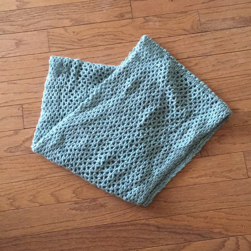 Eddie Bauer women’s infinity scarf - knitted